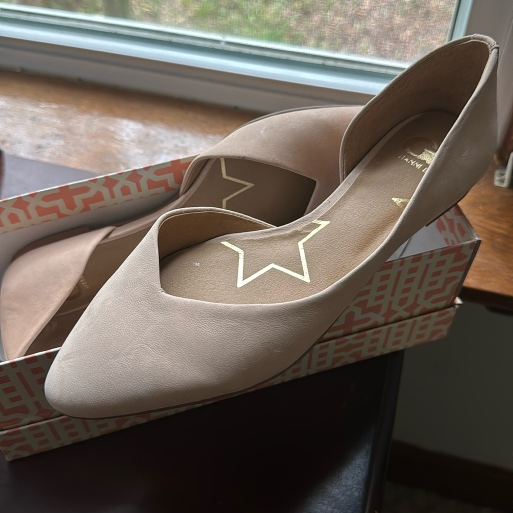 Gianni Bini suede taupe flats